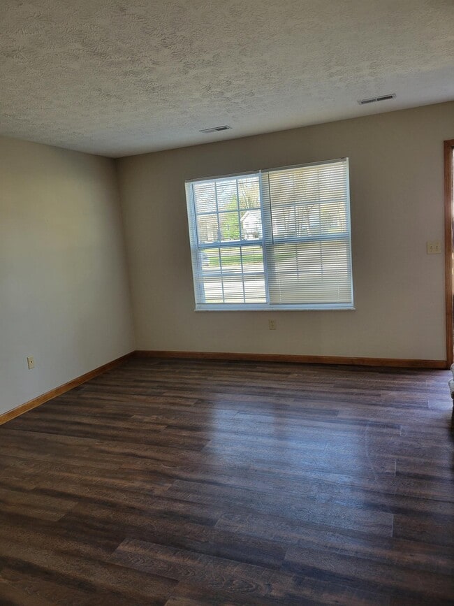 Photo - 754 Village Dr