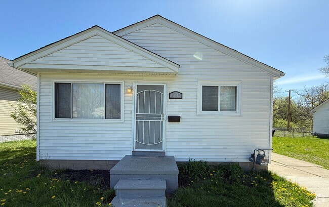 Building Photo - Renovated 3-Bedroom Ranch with 2-Car Garag... Rental