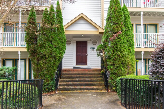 Charming Condo in Prime Raleigh Location! - Charming Condo in Prime Raleigh Location!