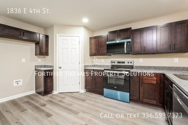 Photo - 1836 4th St E