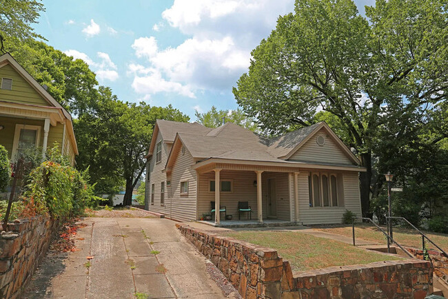 Stunning three-bedroom, two-bathroom home - Stunning three-bedroom, two-bathroom home