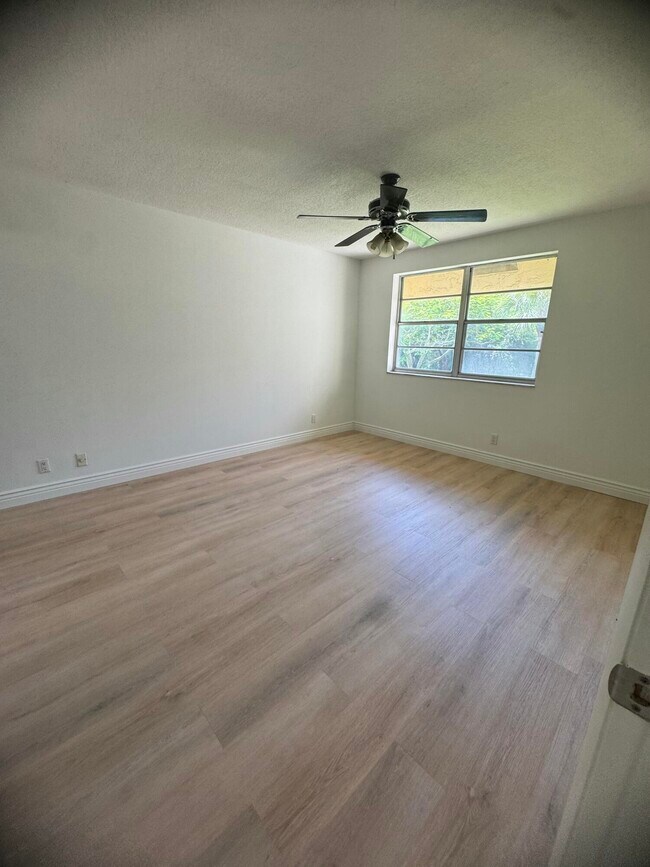 Photo - 2965 SW 22nd Ave Unit 208