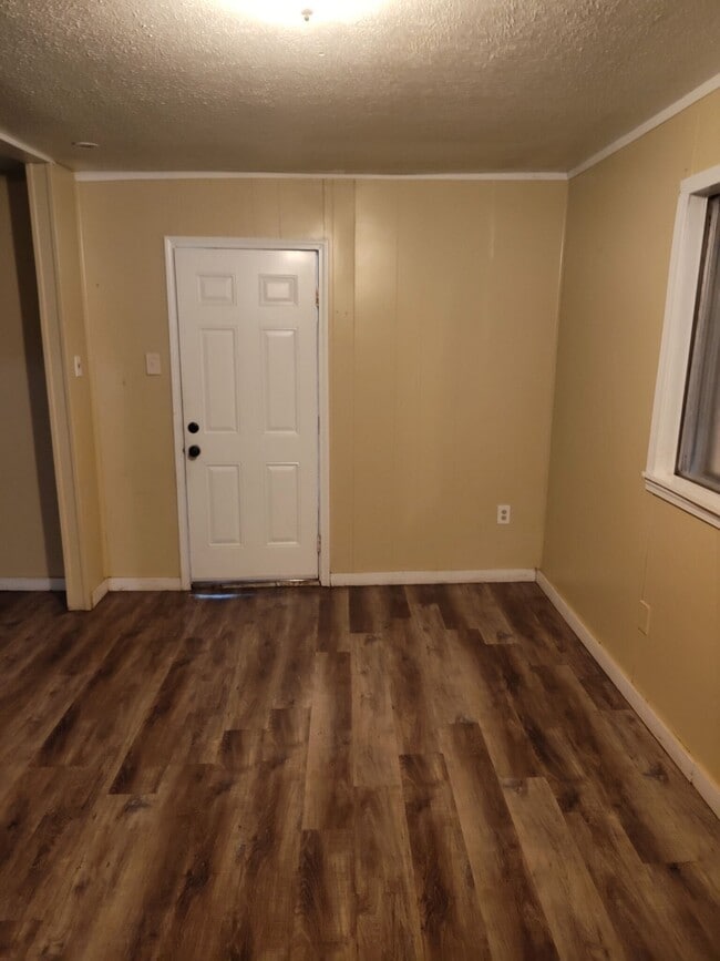 Photo - 1018 Deryll St