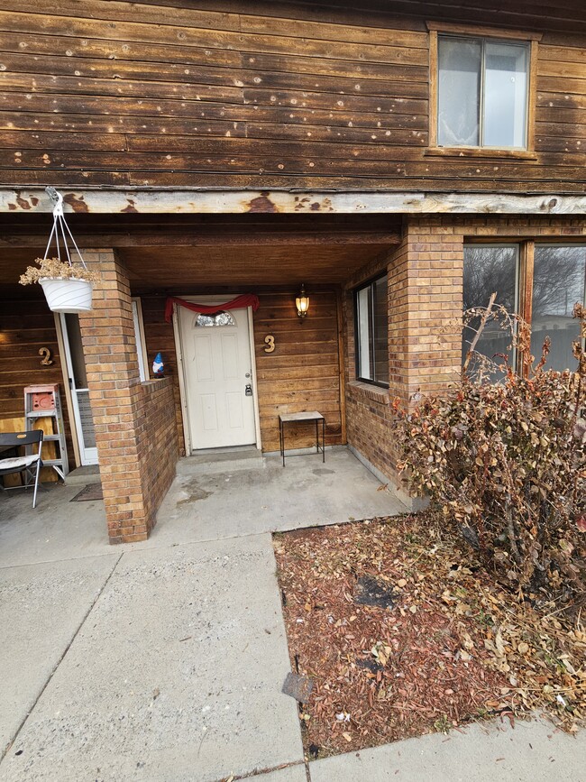 Building Photo - 547 Pearce Ave Rental
