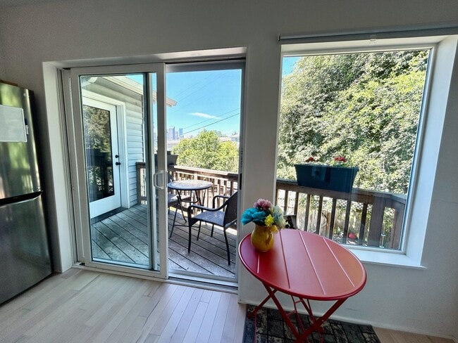 Photo - PRAGER DUPLEX Unit B (ADU)