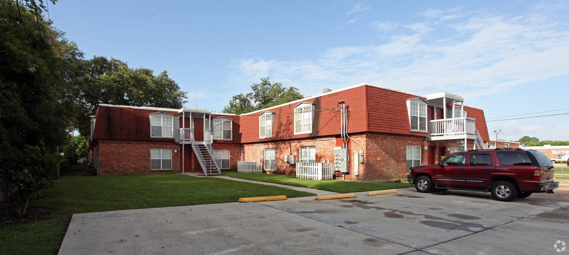 Alexas Gardens Apartments - Alexas Gardens Apartments