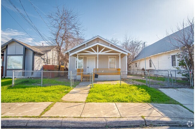 Building Photo - Charming 2BR 1BA Near Downtown Rental