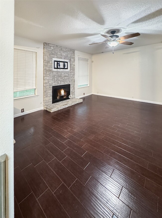 Photo - 18707 Woodbreeze Dr