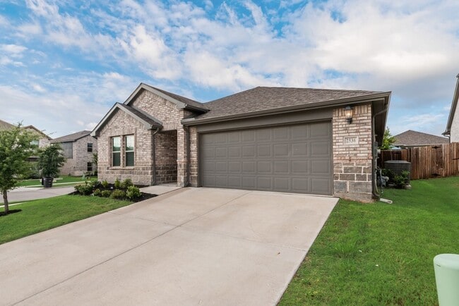 2536 Peoria Dr