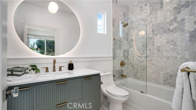 Photo - 1347 Seward St