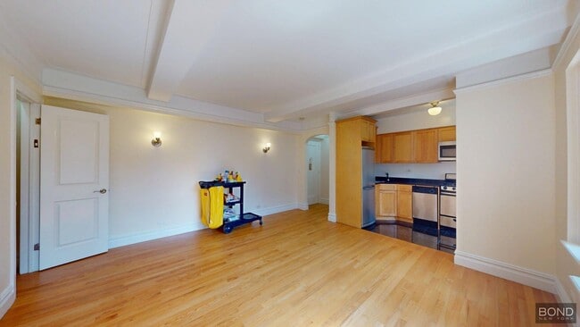 Building Photo - 95 Christopher St Unit 4K Rental