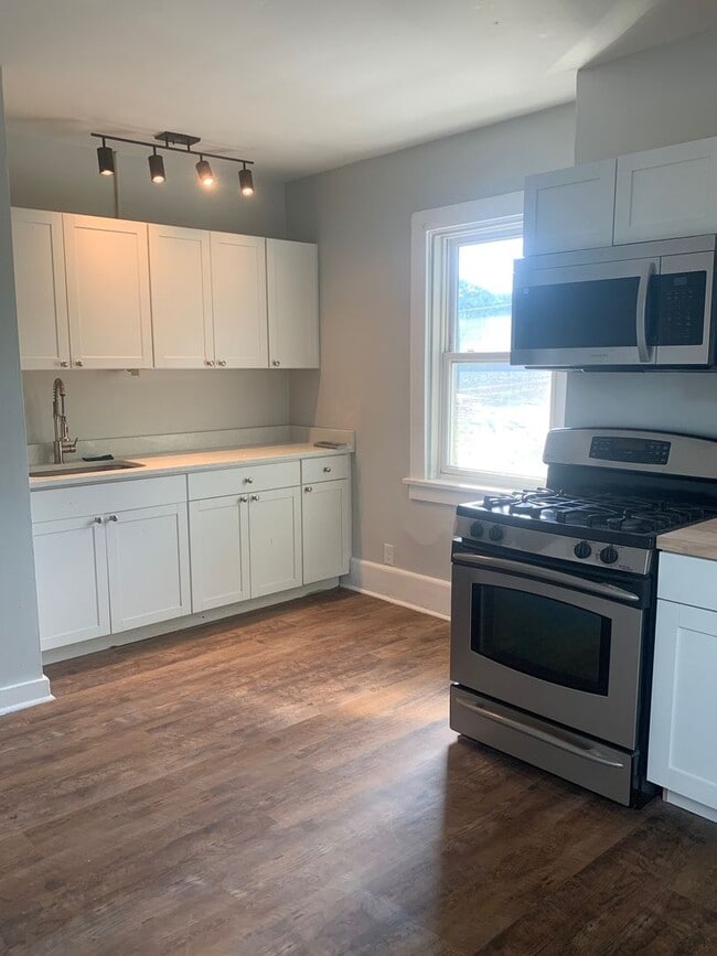 Building Photo - 1201 Creedmoor Ave Unit 1201 Creedmore Avenue #2