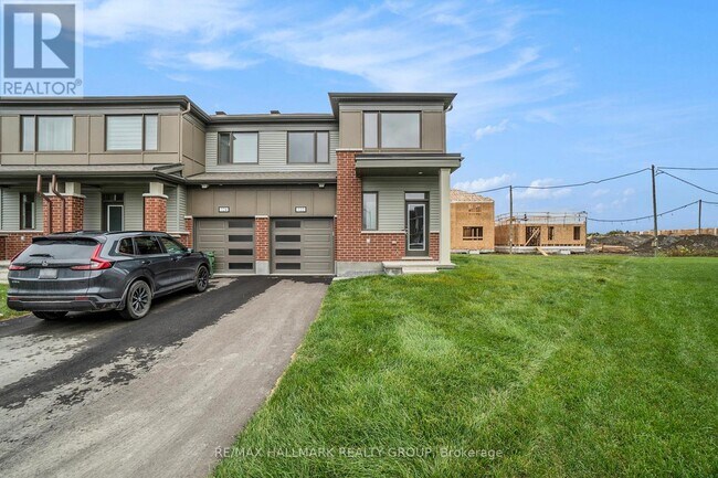 Photo - 722 Quilter Row