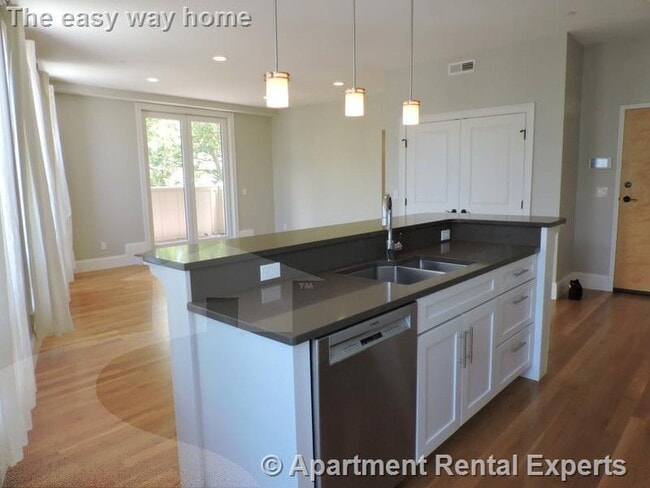 Building Photo - 168 Hampshire St Unit #3A