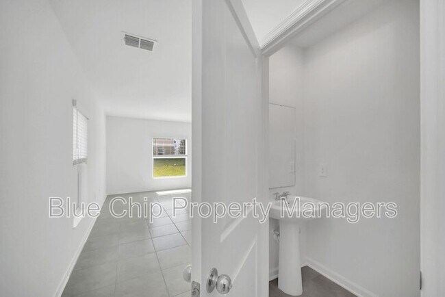 Photo - 1623 Reservoir Pl