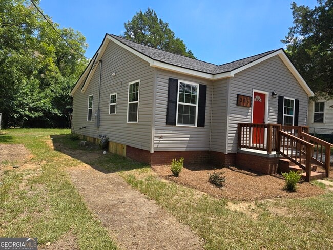Photo - 305 Smith St