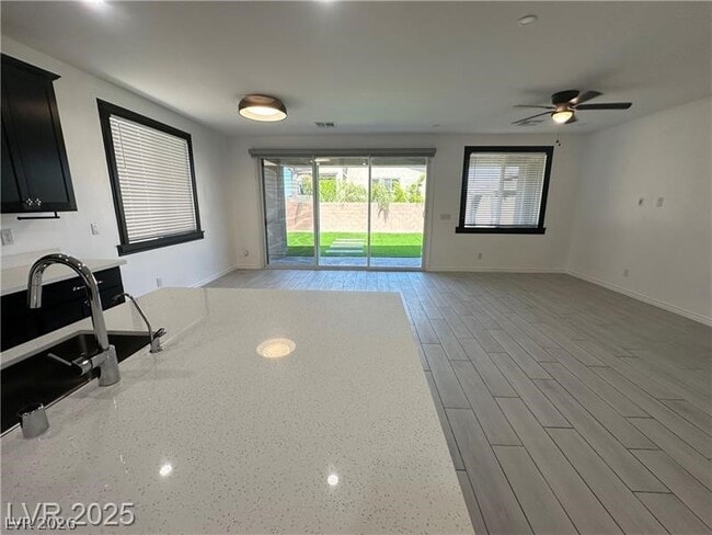 Photo - 9565 Camelback Crk Dr