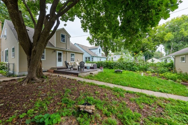 Photo - Lovely 3 Bedroom Home in Minneapolis