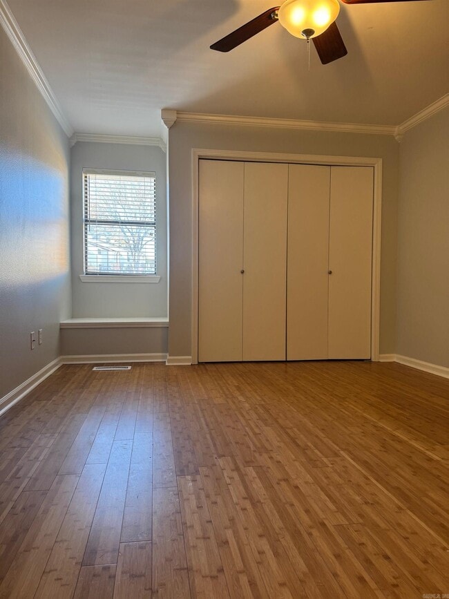 Photo - 301 Kings Row Dr