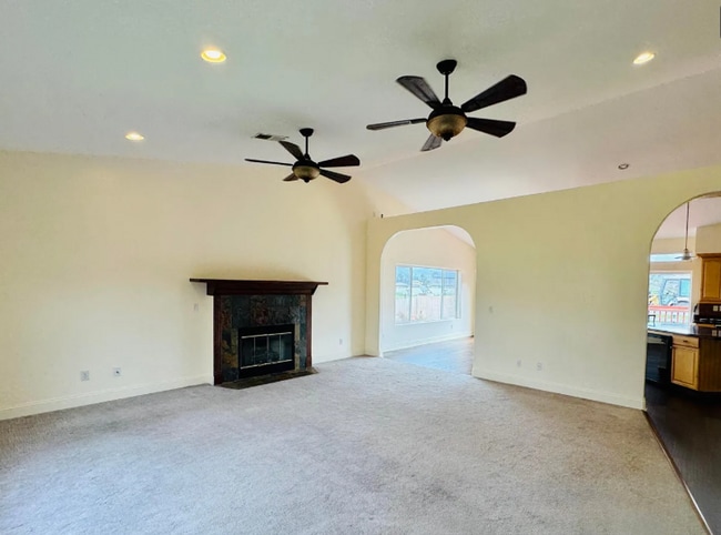 Photo - Huge 5 bedroom Home in Scenic Setting