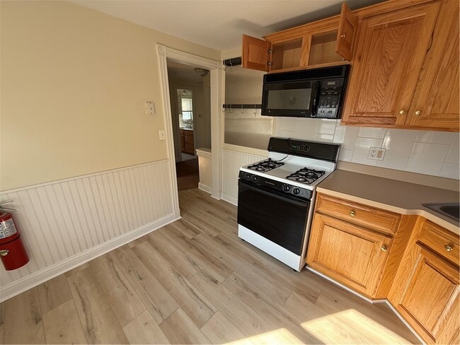 Photo - 1698 Mt Hope Ave