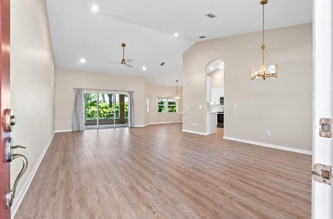 24 Lakecliff Dr
