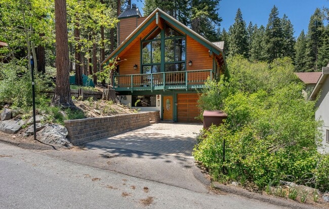 Building Photo - Remodeled Mountain Style Home