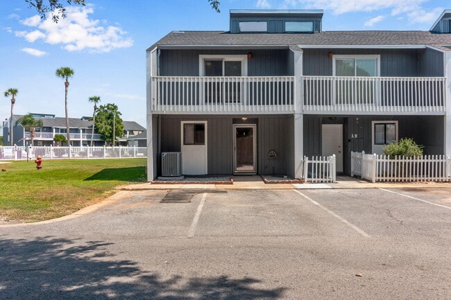 Building Photo - 20 Court Dr Rental