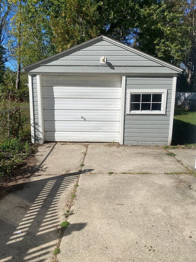 Photo - 3 bedroom 2 bath bungalow with basement and garage in Wayne