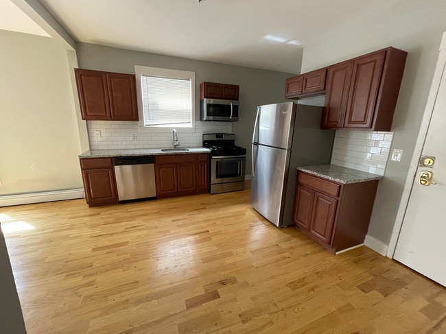 Building Photo - 215 English St Unit 1st Fl