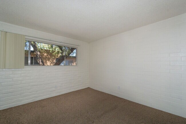 Photo - 4557 E Bellevue St