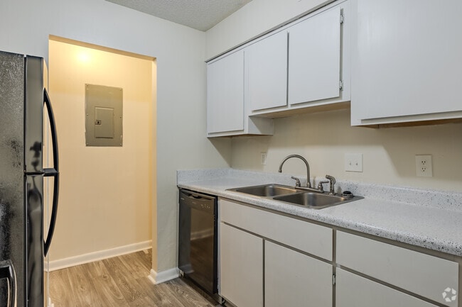 1BR, 1BA - 629SF - Kitchen