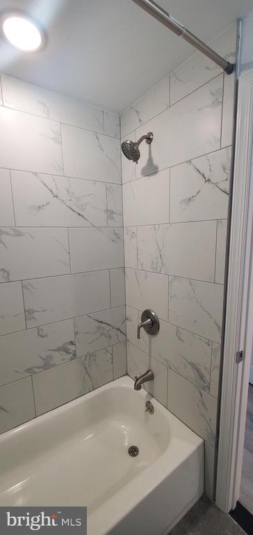 Photo - 305 W York St