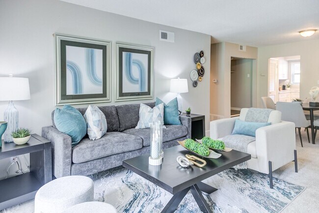Livingroom - Thirty-One 32 Cypress