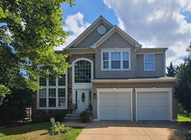 Building Photo - Gorgeous 6 BR Home, Convenient to Quantico...