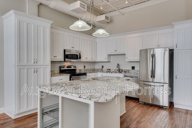 Building Photo - 1106 Broad St Rental