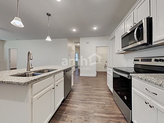 Photo - 603 W Lionel Rd