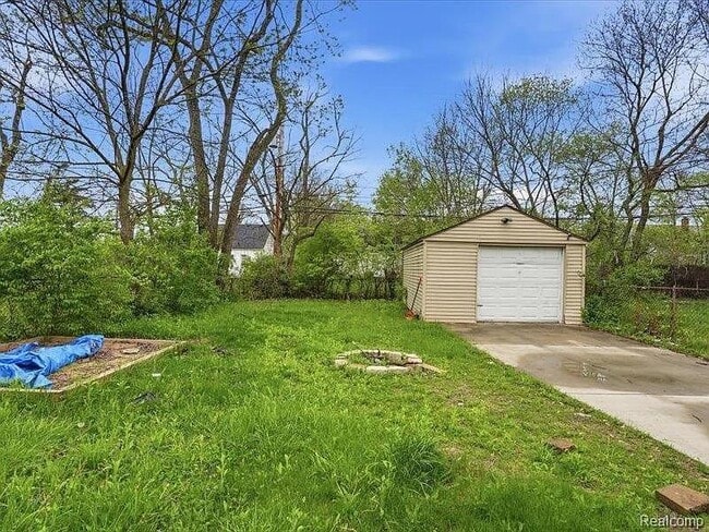 19417 Glastonbury Rd