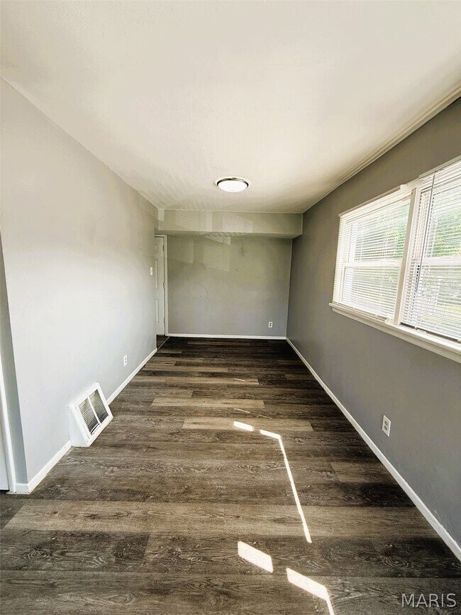 Photo - 323 Shepley Dr