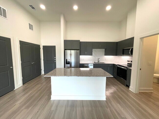 Photo - 1250 Randall St Unidad 9112