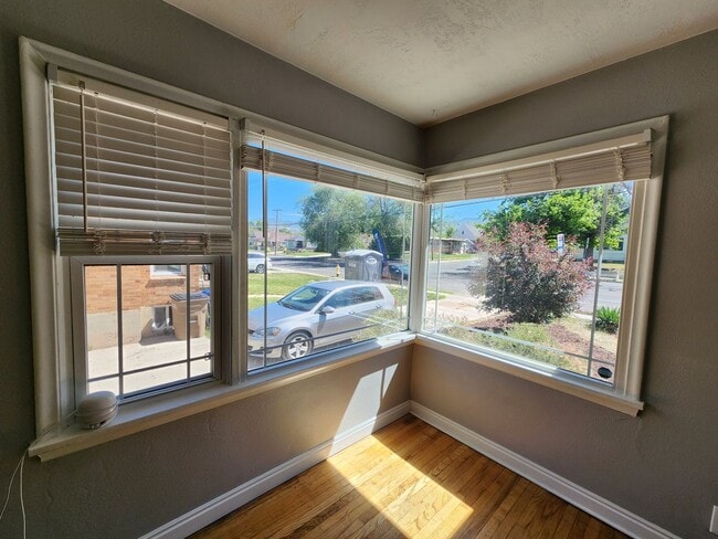 Photo - A Rental Home With MAD Curb Appeal!? YUP! 4 bd 2 bath Sugarhouse