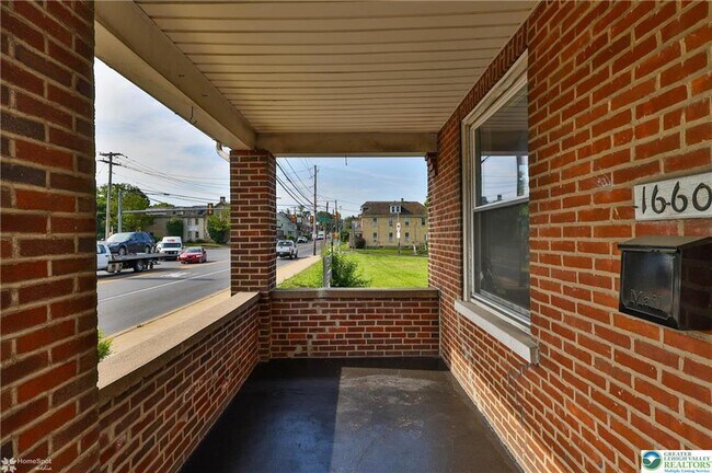 Photo - 1660 Main St