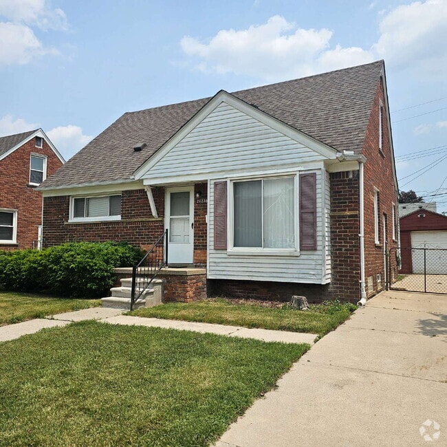 Building Photo - 3 Bedroom Bungalow w/ New Carpet Through O... Rental