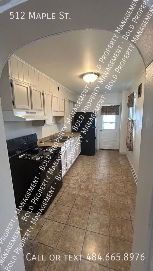 Photo - 512 Maple St