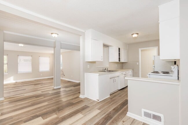 Photo - 1169 Dogwood Ln