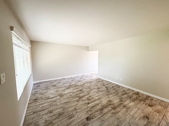 Photo - 5105 S La Rosa Dr Unit 7