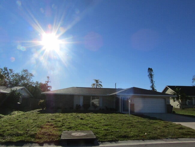 Photo - 543 Bellaire Dr