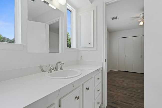 Building Photo - 10214 Inwood Dr Rental