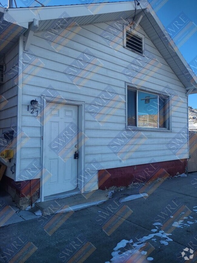 Building Photo - Available Now! Call 307-382-9180 to schedu... Rental