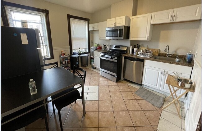 Building Photo - 32 Shelby St Rental